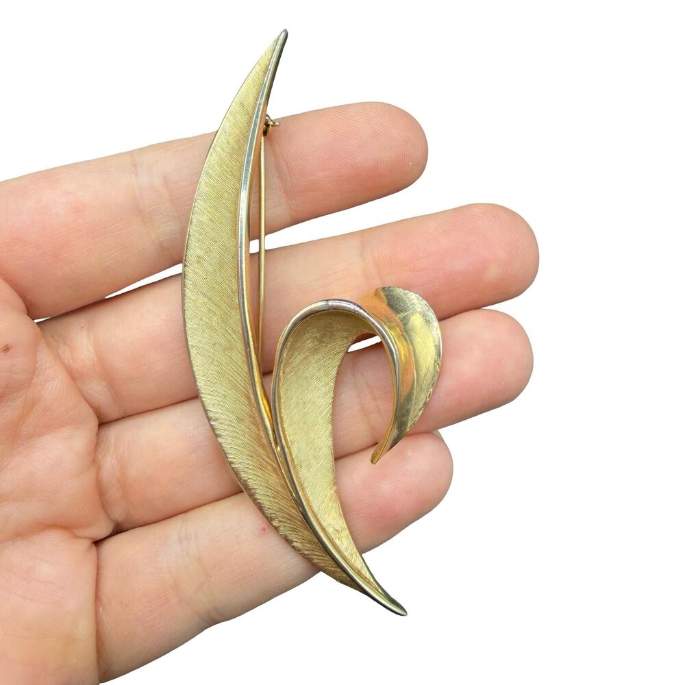 Vintage Jewelry Crown Trifari Leaf Brooch Pin Goldtone 50s-60s Signed Vintage